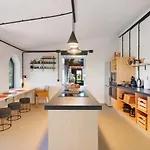 Karibu *